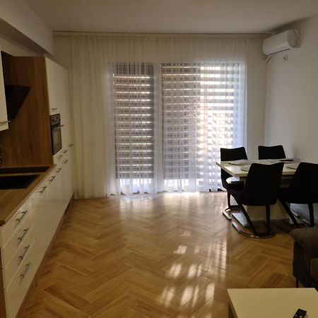 Apartament In Complex Rezidential In Oradeaアパートメント エクステリア 写真