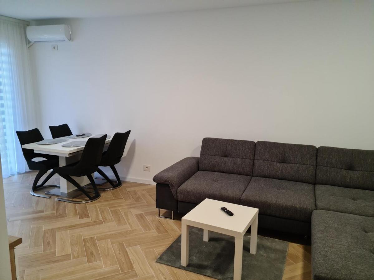 Apartament In Complex Rezidential In Oradeaアパートメント エクステリア 写真