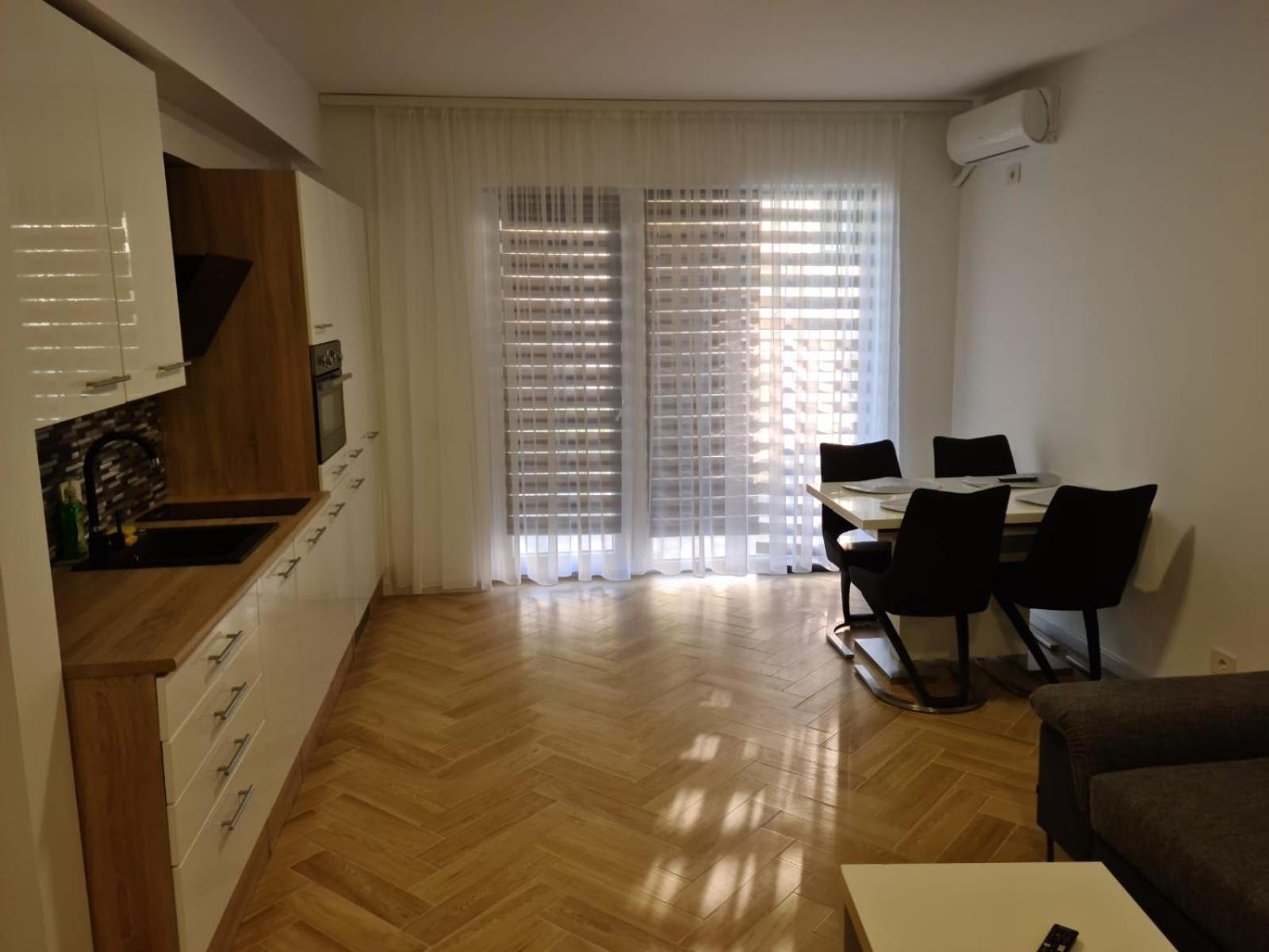 Apartament In Complex Rezidential In Oradeaアパートメント エクステリア 写真